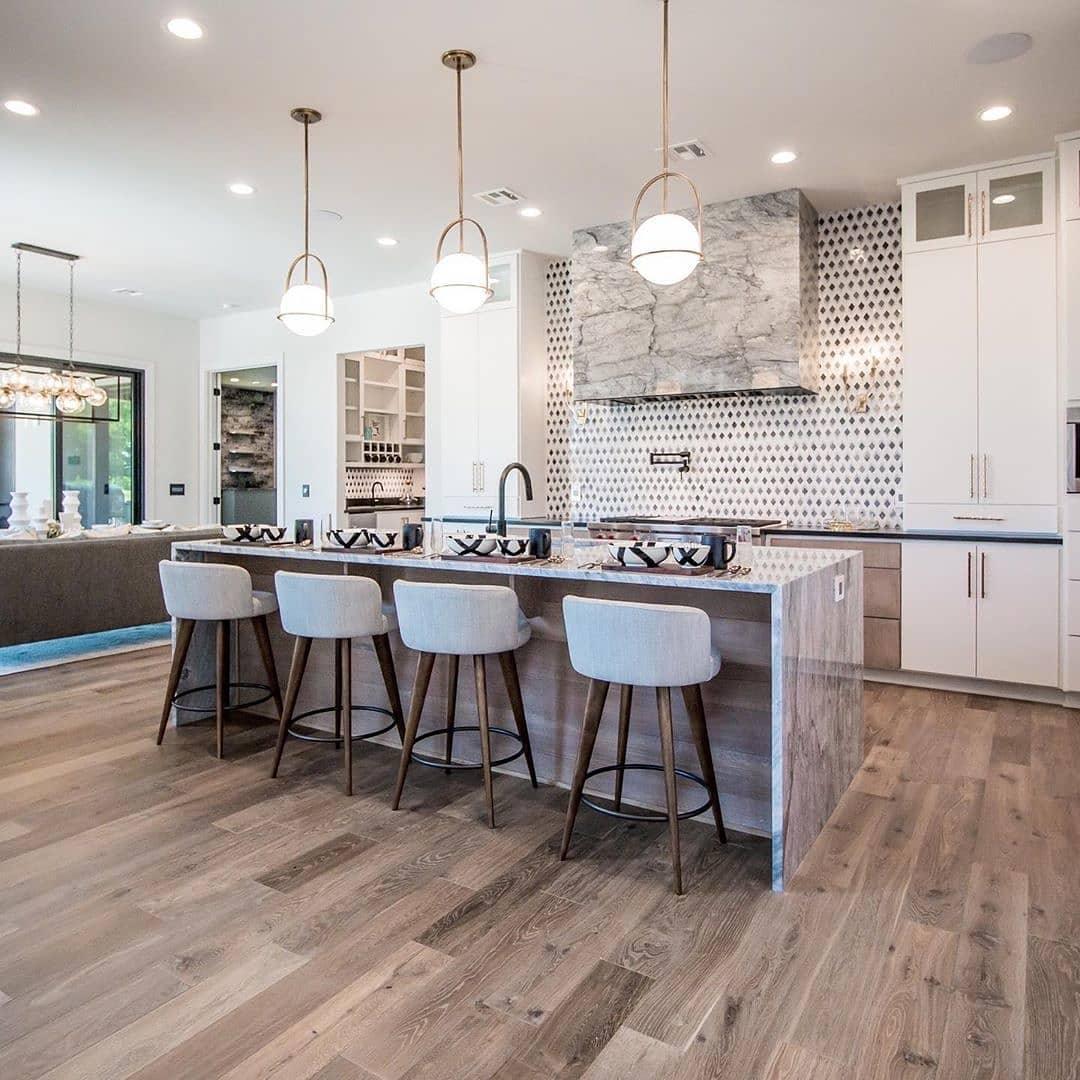 Brandonis Modern Glass Pendant Light