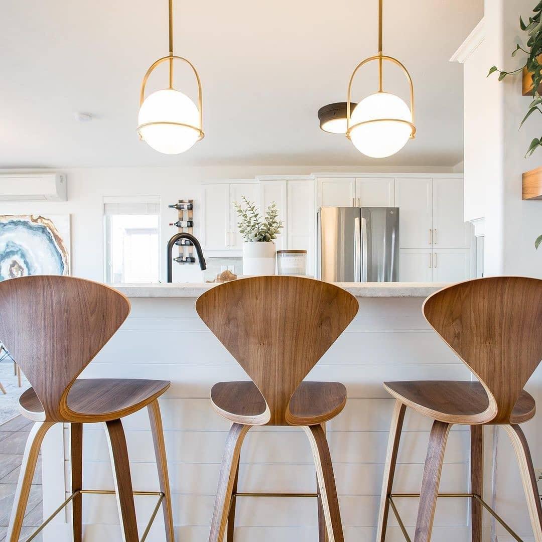 Brandonis Modern Glass Pendant Light