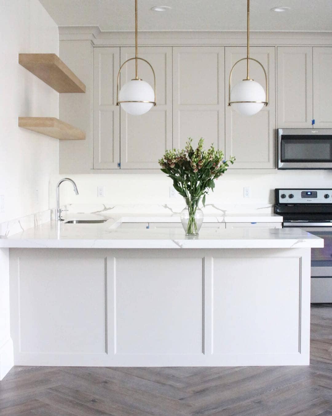 Brandonis Modern Glass Pendant Light