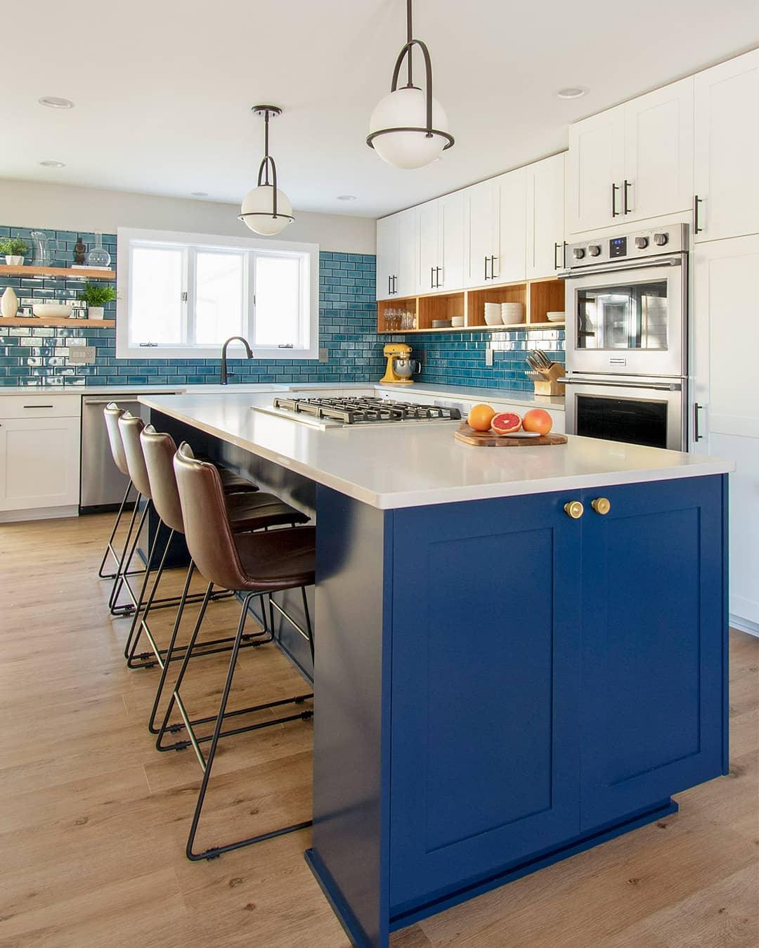 Brandonis Modern Glass Pendant Light