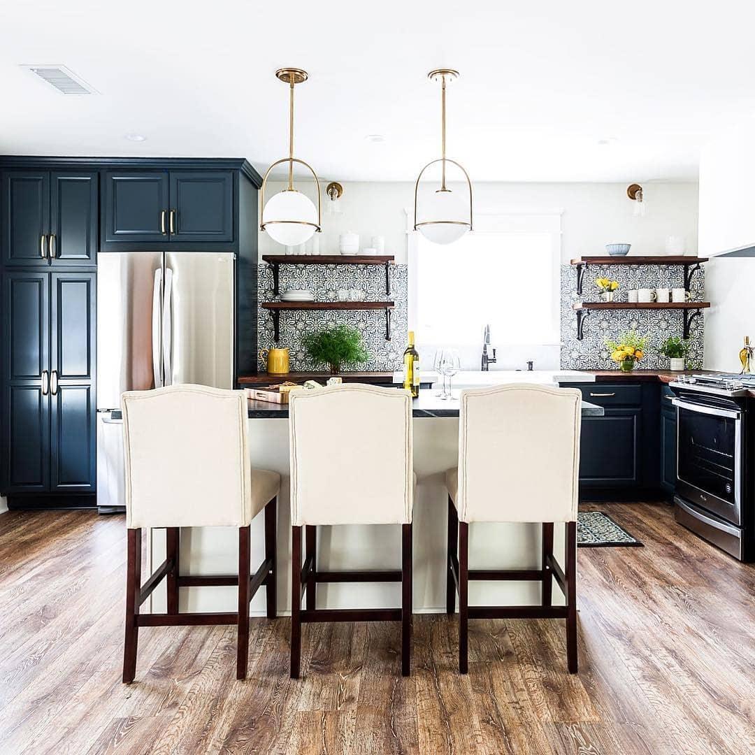 Brandonis Modern Glass Pendant Light