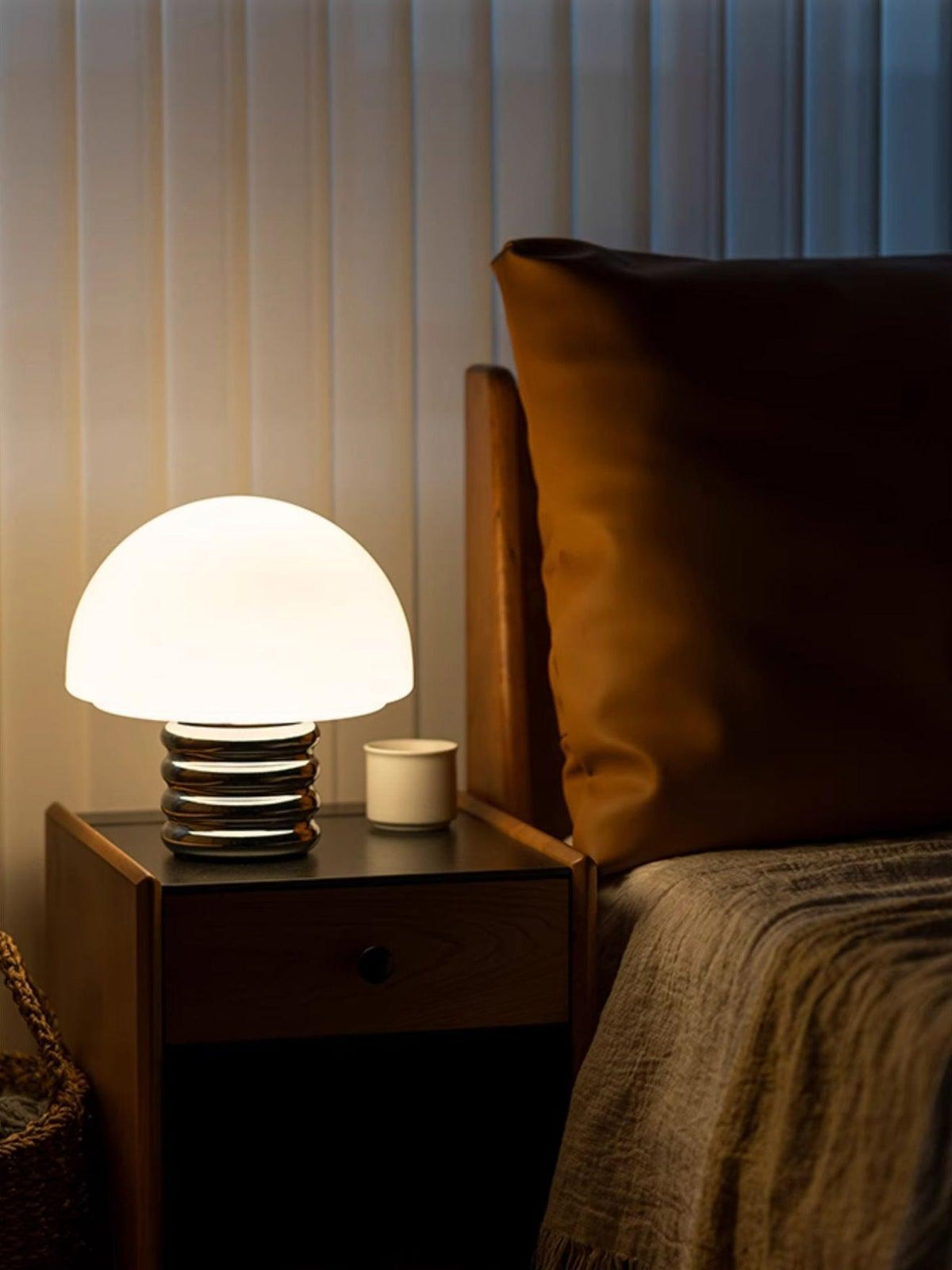 Ortvin Mminimalist Glass Table Lamp