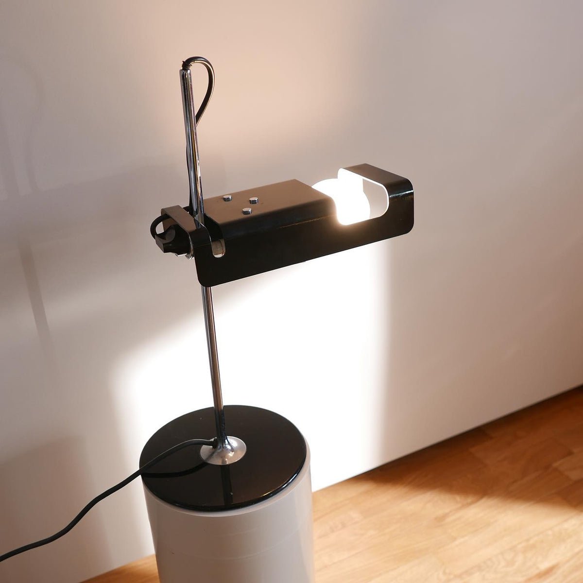 Lumousin Futuristic Table Lamp