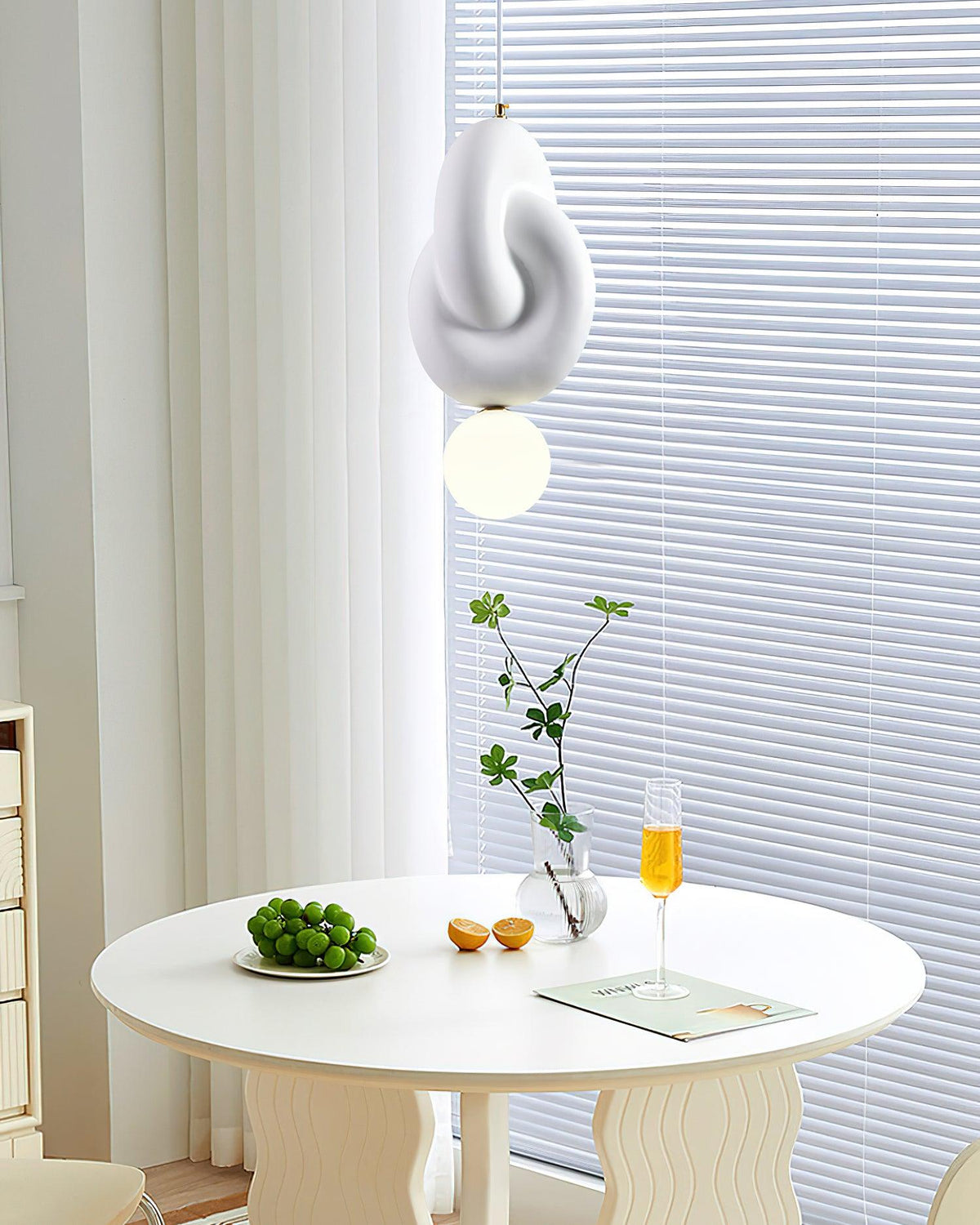 Tyev Individual Creativity Resin Glass Pendant Lamp
