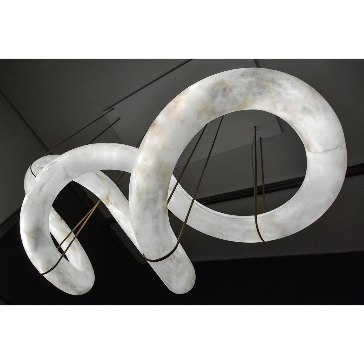 Mithos Curved Alabaster Pendant Light
