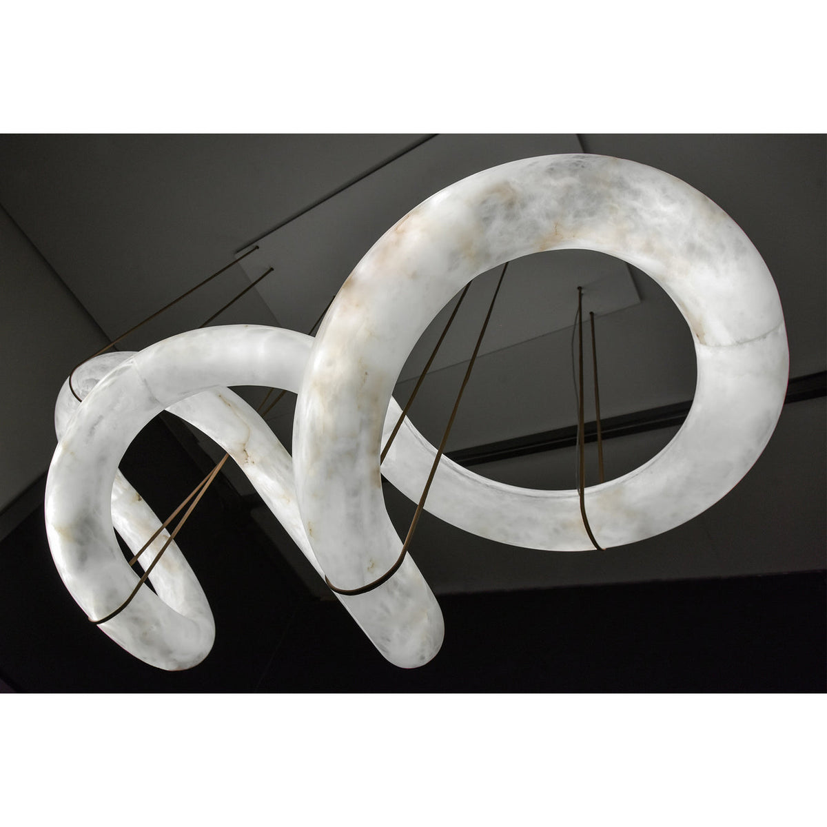 Mithos Curved Alabaster Pendant Light