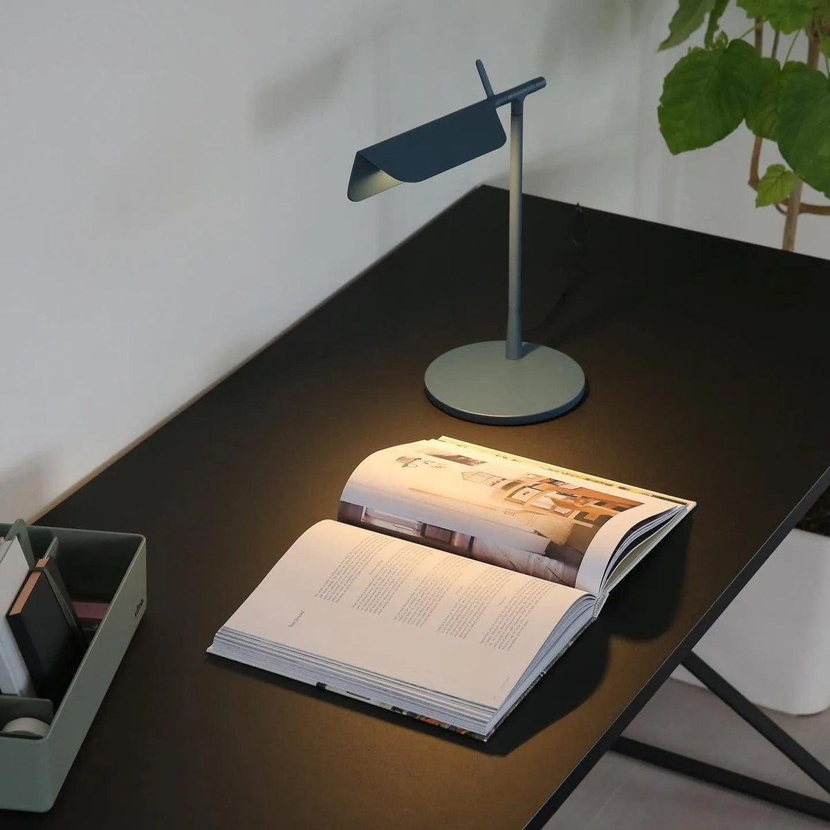Cilorn Acrylic Minimalist Table Lamp