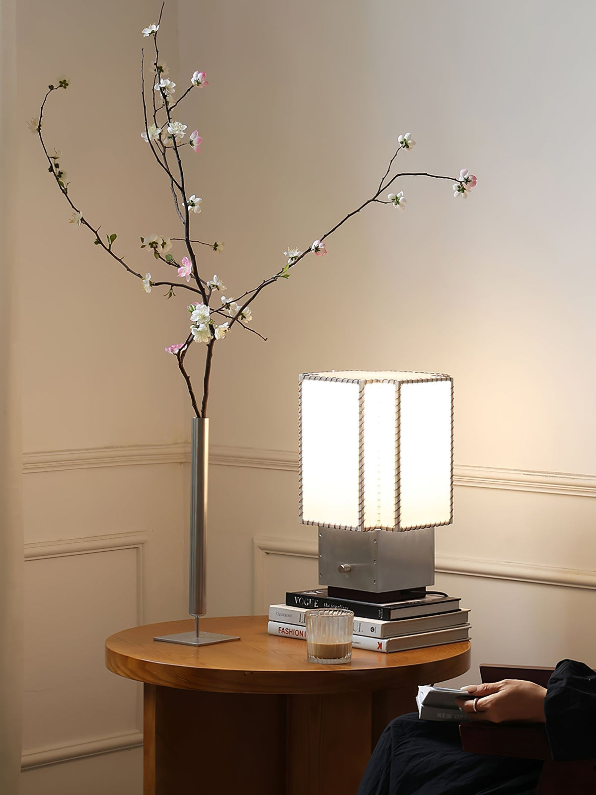 Selinora Modern Table Lamp