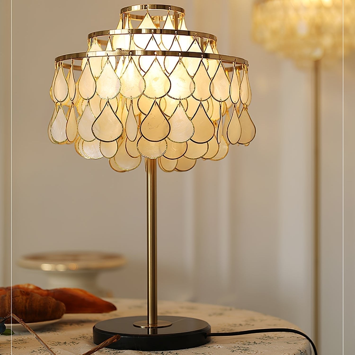 Jacob Luxury  Teardrops  Shell Table Lamp
