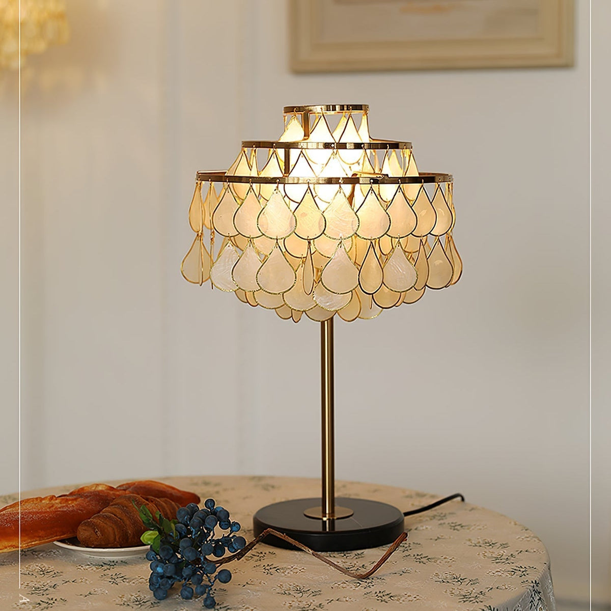 Jacob Luxury  Teardrops  Shell Table Lamp