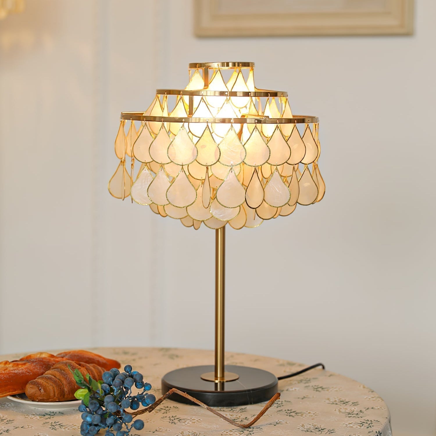 Jacob Luxury  Teardrops  Shell Table Lamp