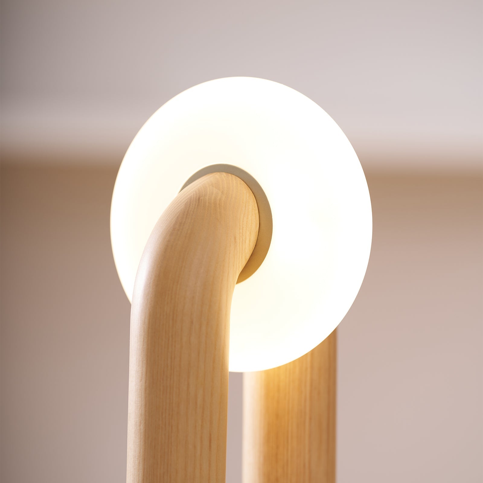 Raelix Wood Vintage Table Lamp