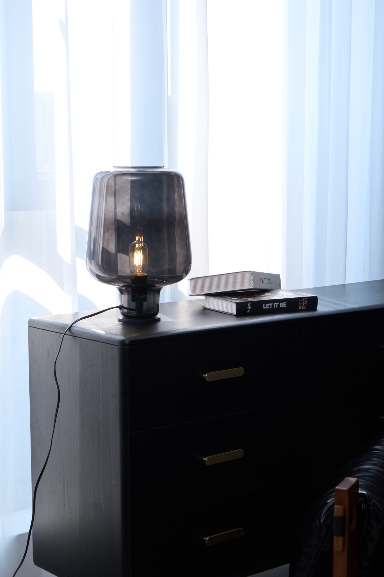 Eanlari Glass Contemporary Table Lamp