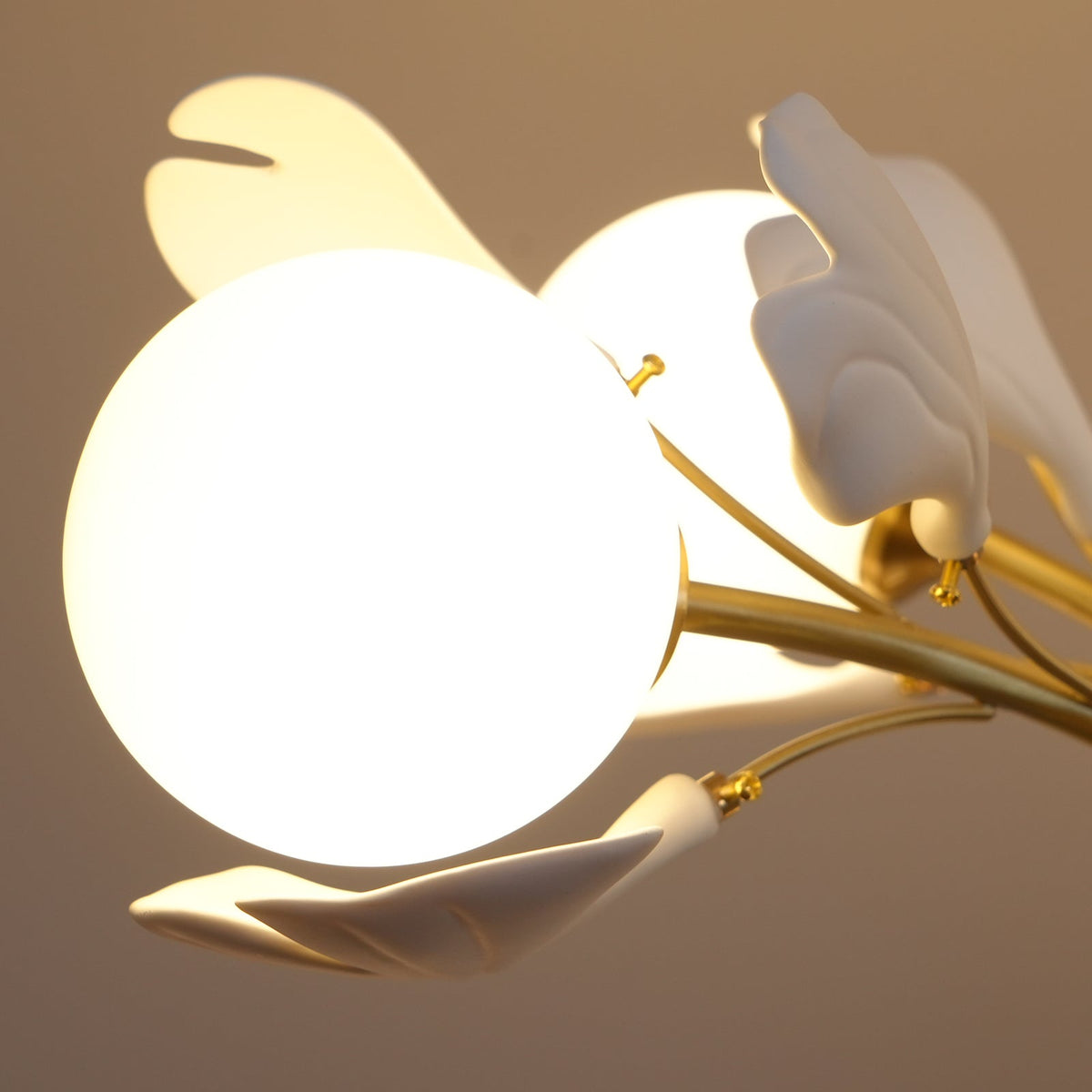 Dorvel Chandelier Ginkgo Leaf Brass Ceramic Glass