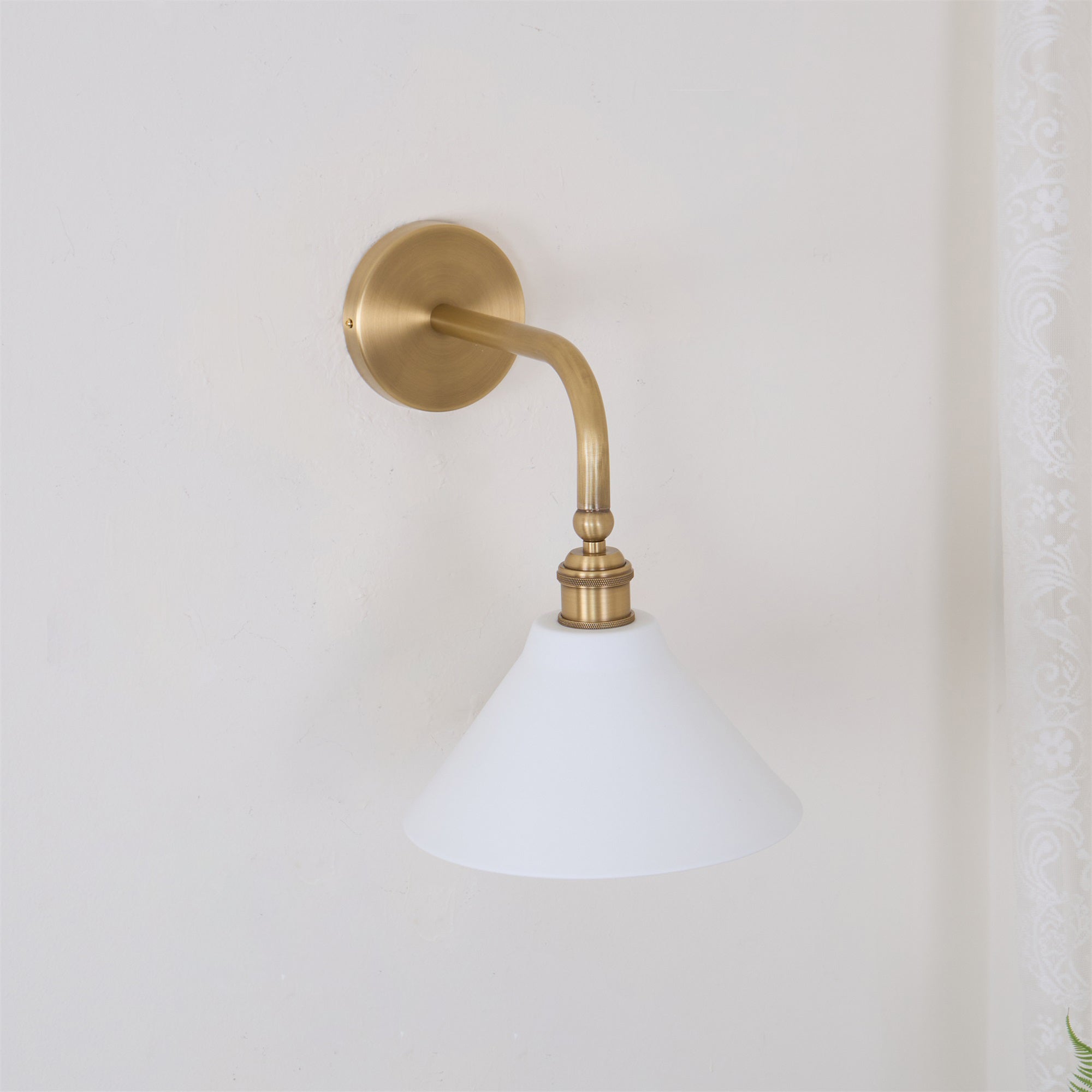Zaya Minimalist Metal Wall Lamp