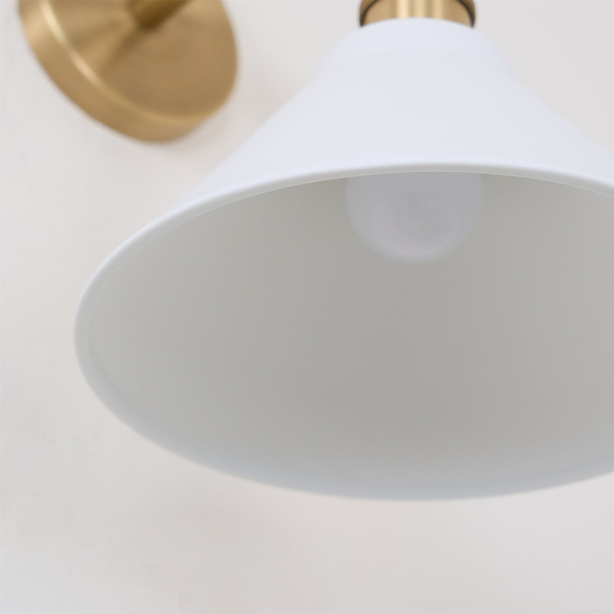 Zaya Minimalist Metal Wall Lamp