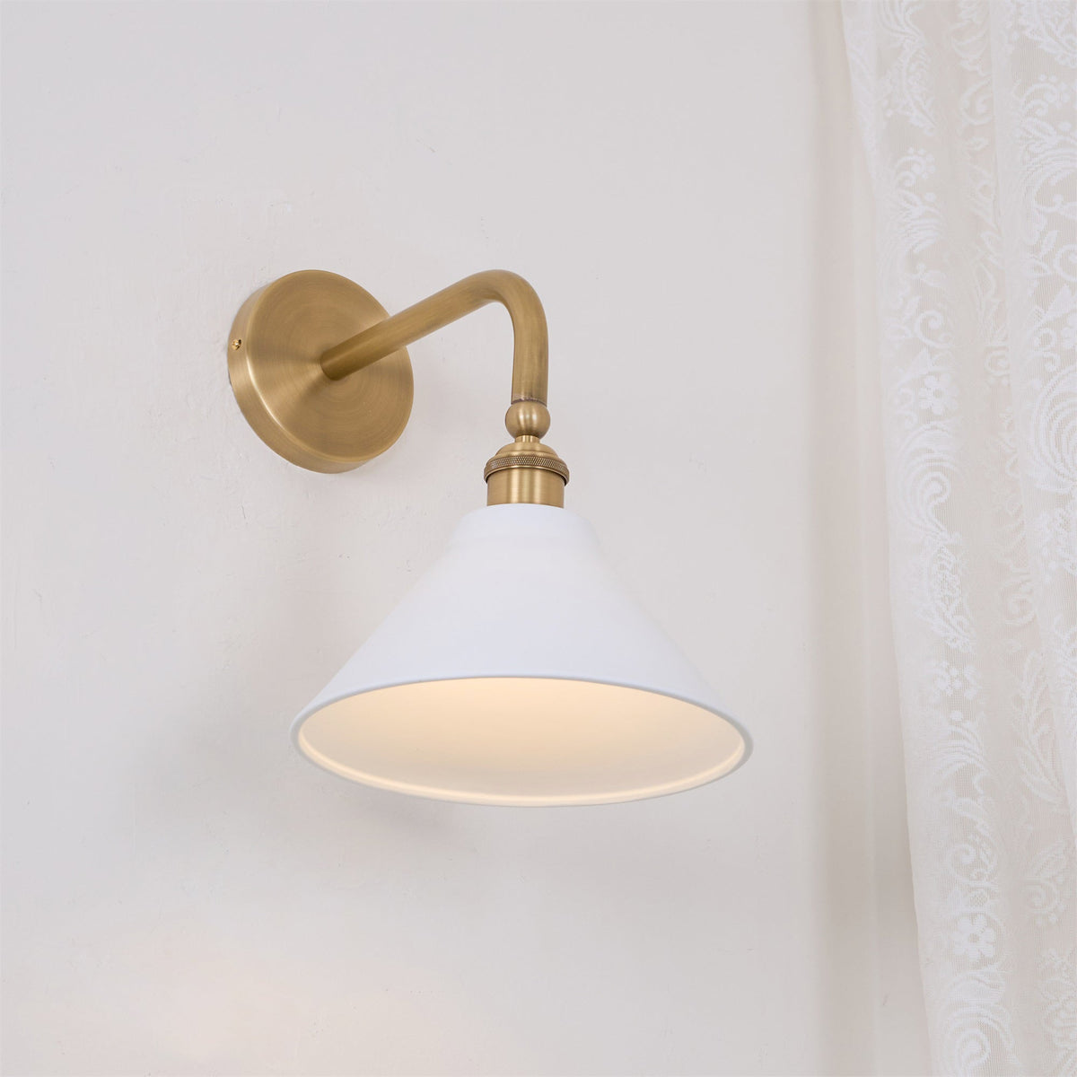 Zaya Minimalist Metal Wall Lamp