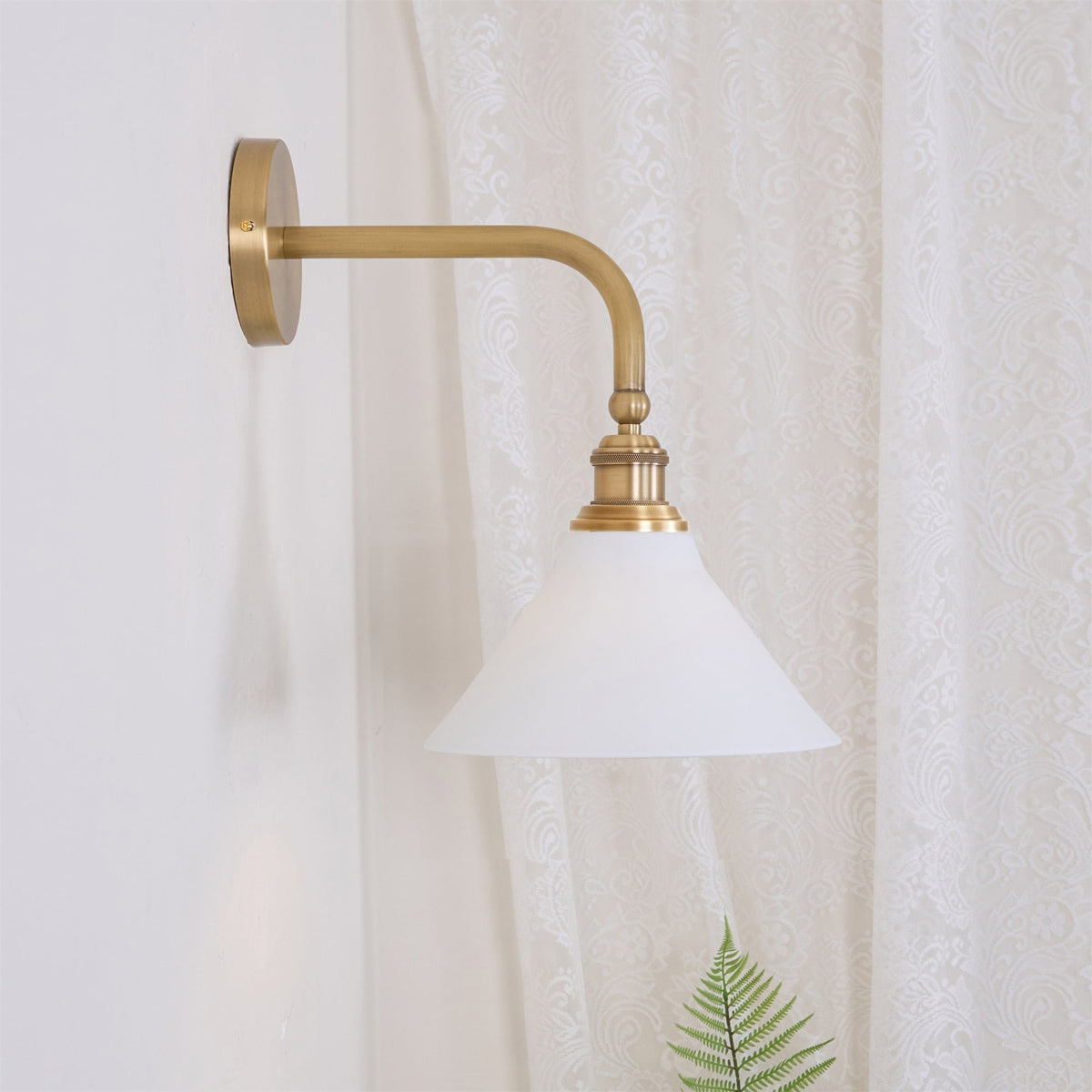 Zaya Minimalist Metal Wall Lamp