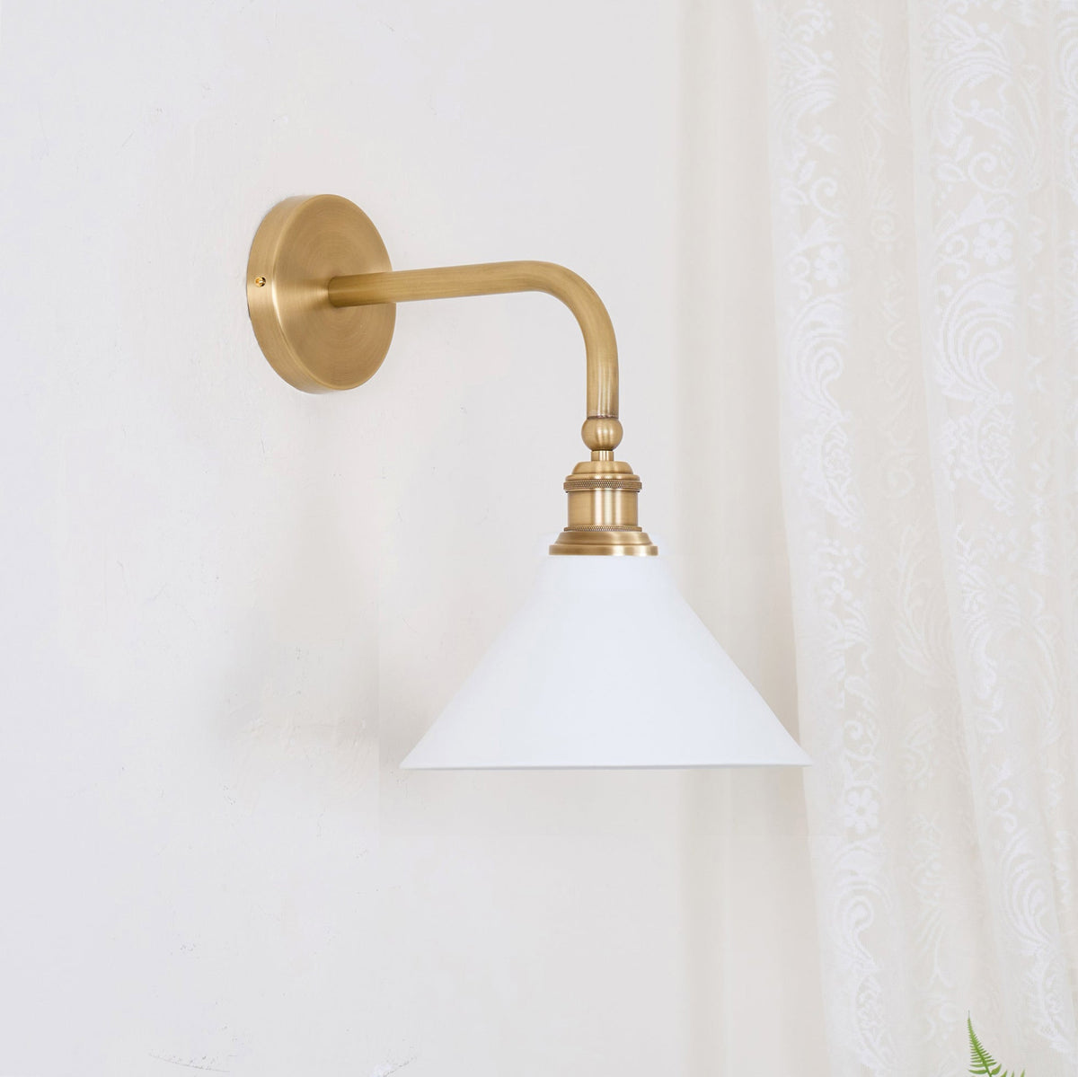 Zaya Minimalist Metal Wall Lamp