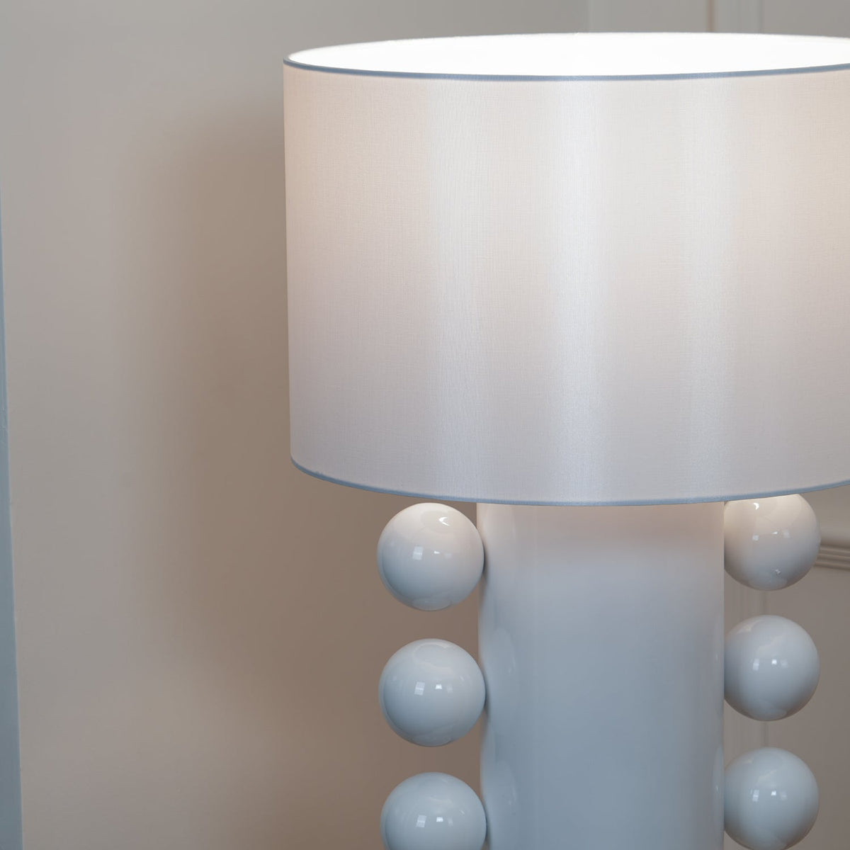 Nixu Fabric Whimsical Table Lamp