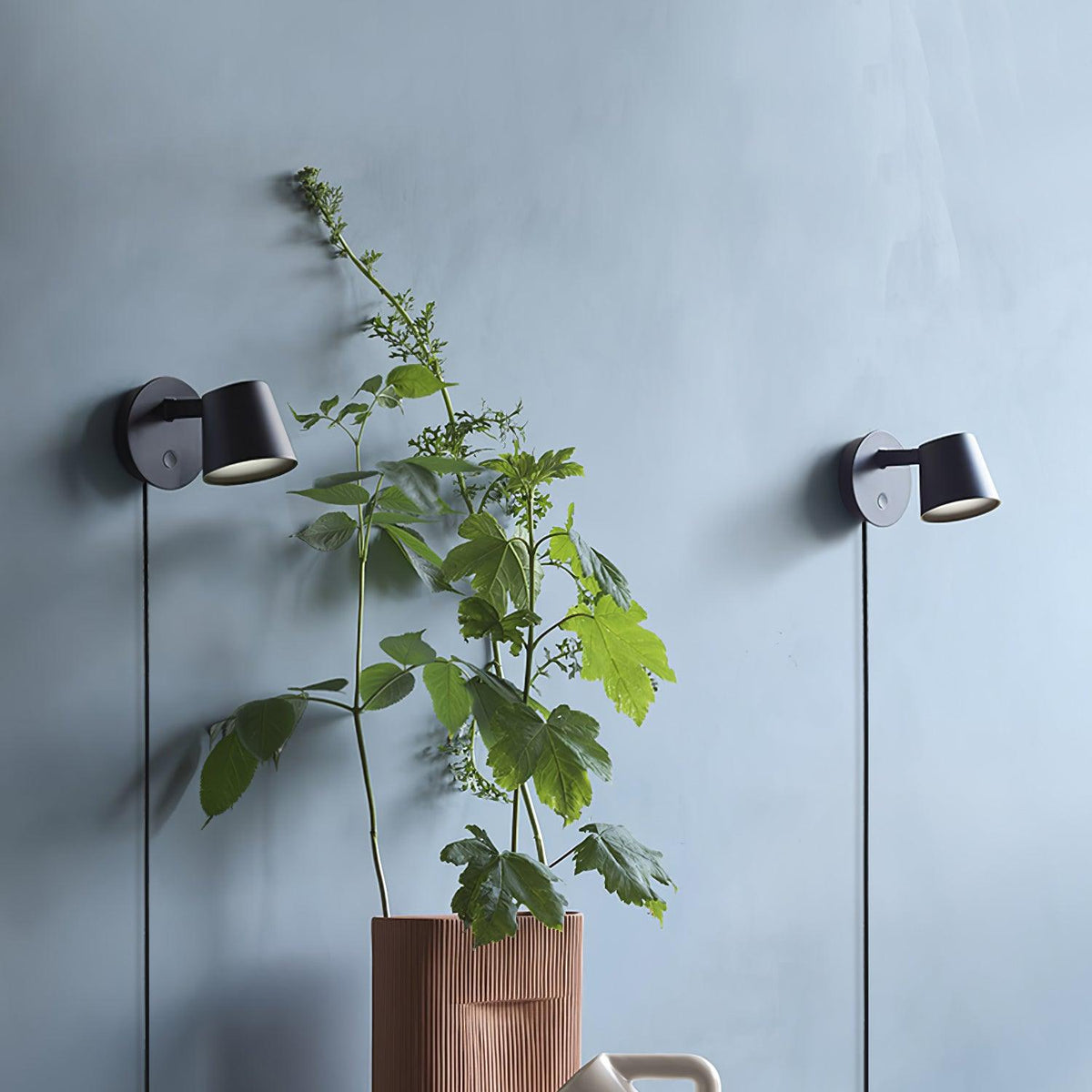 Tirwen Modern Minimalist Plug-In Wall Lamp