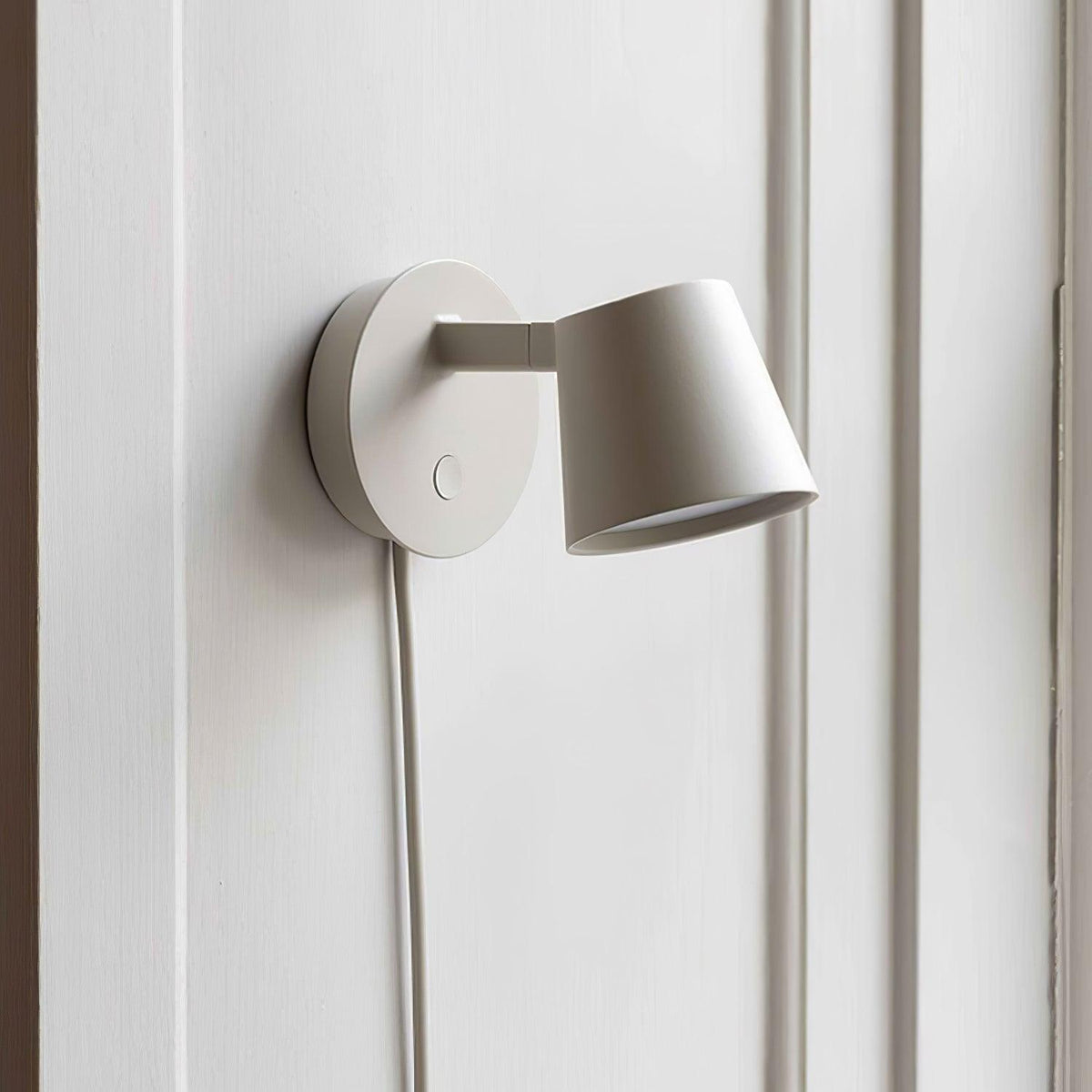 Tirwen Modern Minimalist Plug-In Wall Lamp