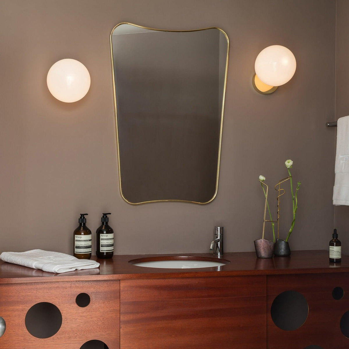 Vivinia Modern Minimalist Wall Lamp