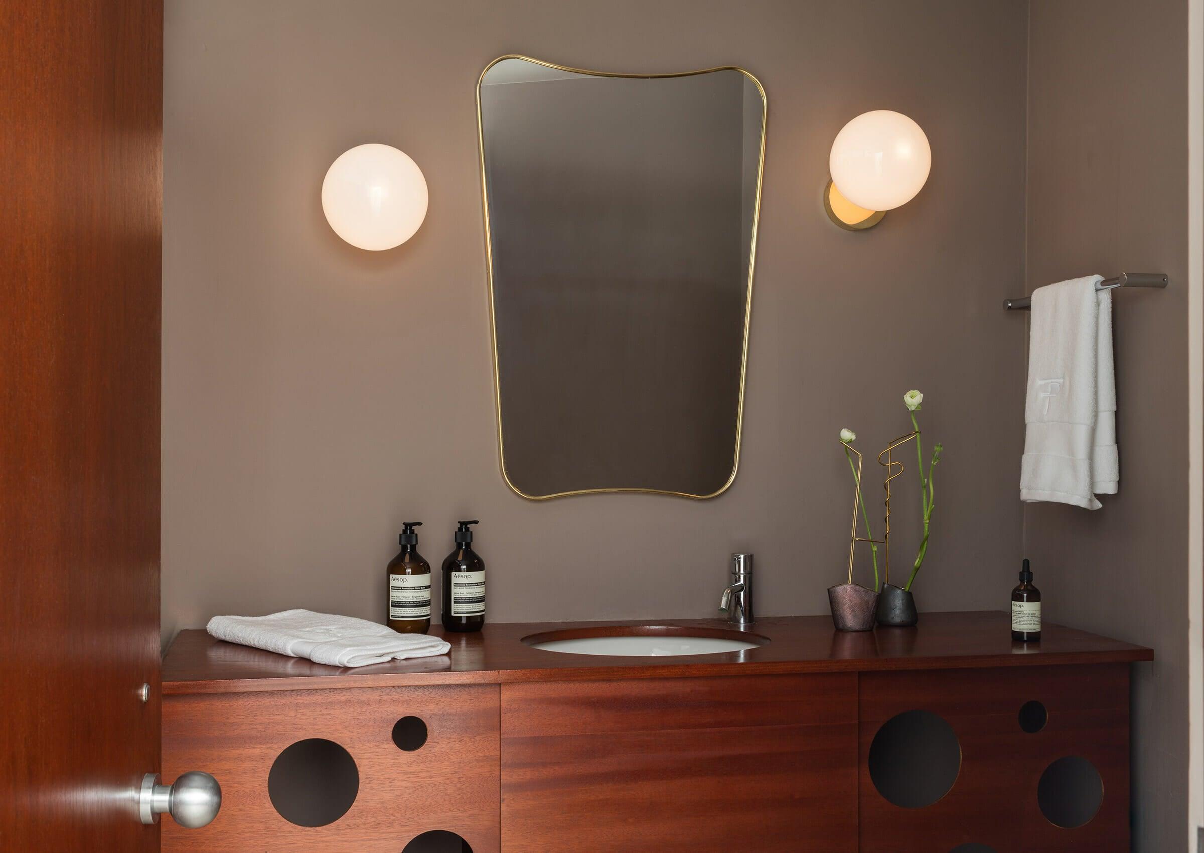 Vivinia Modern Minimalist Wall Lamp