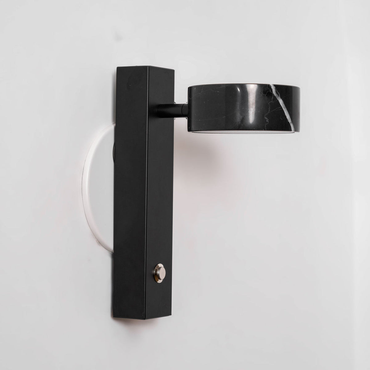 Seliseria Modern Wall Lamp