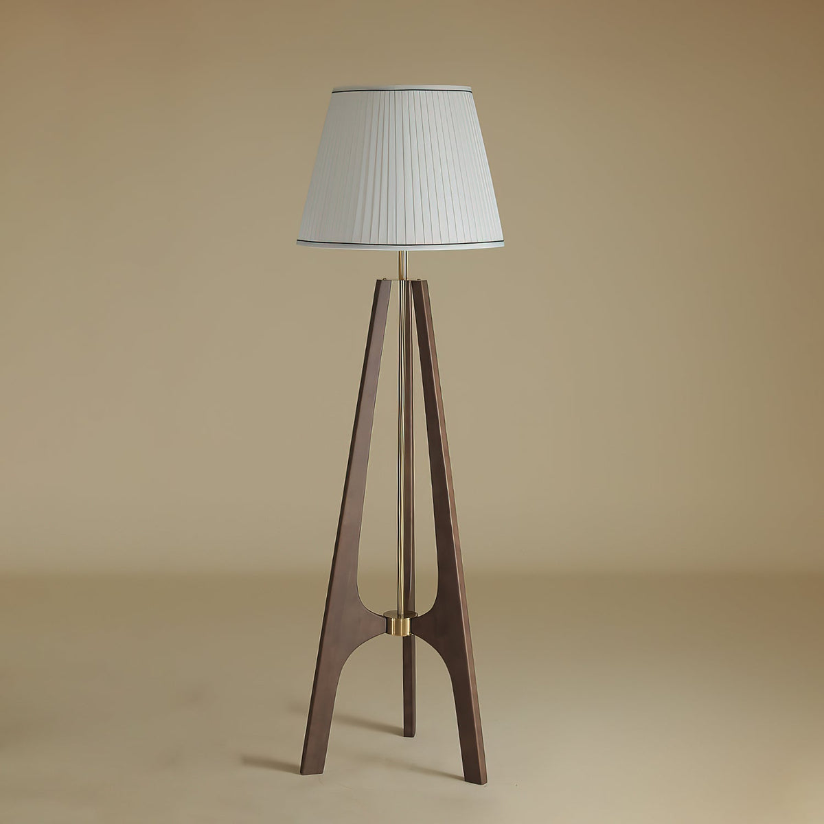 Halvyn Tripod Floor Lamp