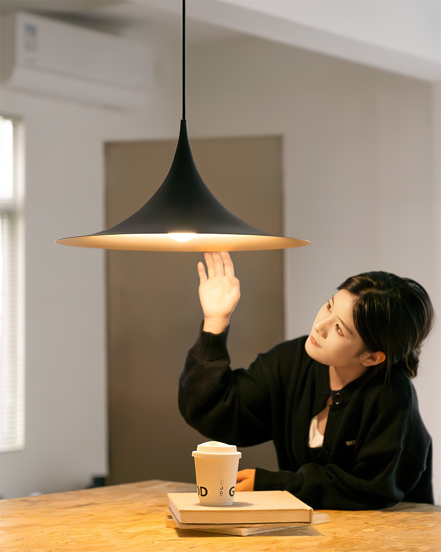 Pendant Lamp Slim Neck and Wide Flare Dining - Neutral Decor