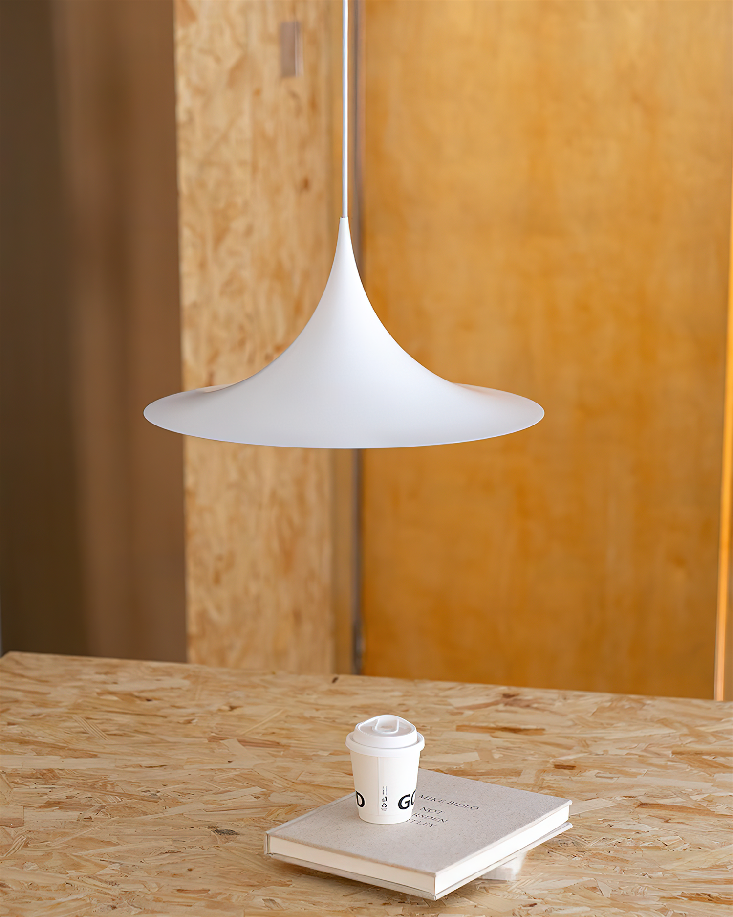 Pendant Lamp Slim Neck and Wide Flare Dining - Neutral Decor