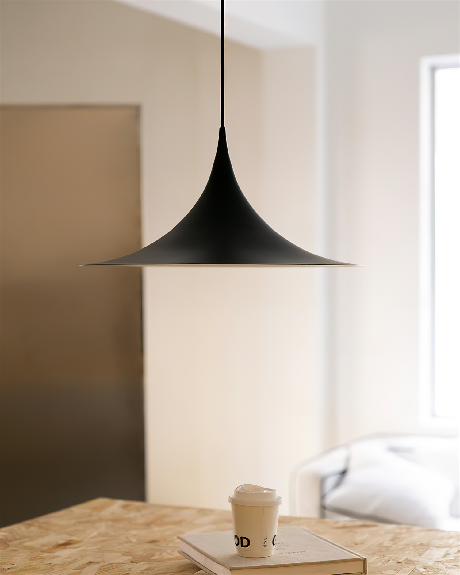 Pendant Lamp Slim Neck and Wide Flare Dining - Neutral Decor