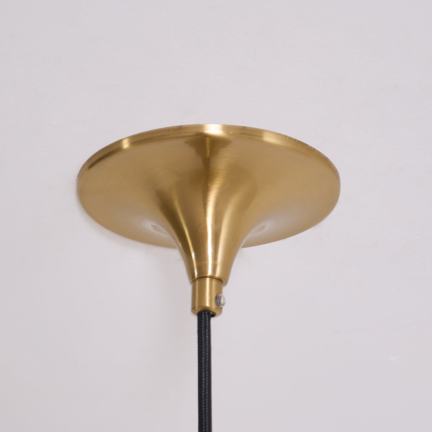 Pendant Lamp Slim Neck and Wide Flare Dining - Neutral Decor
