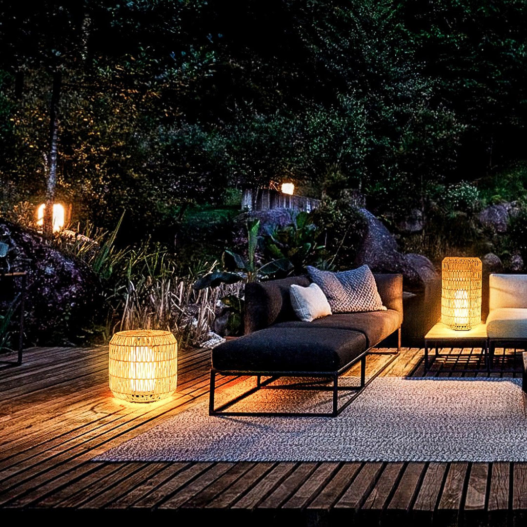 Velaleria Outdoor Light