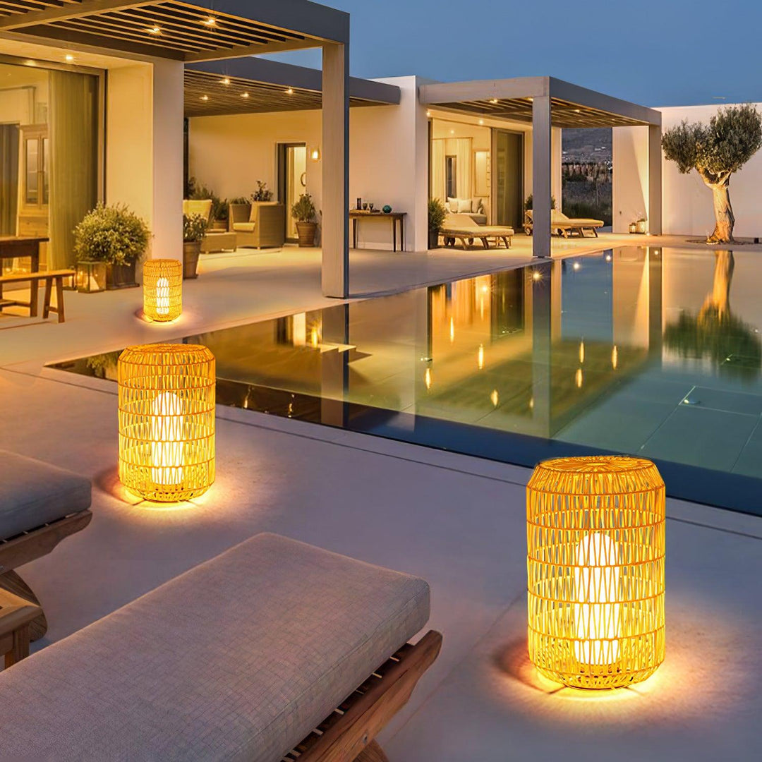 Velaleria Outdoor Light