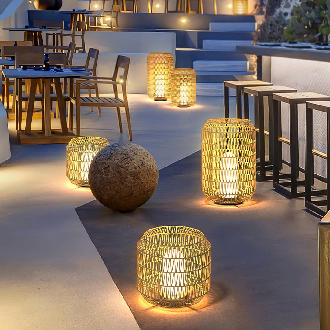 Velaleria Outdoor Light
