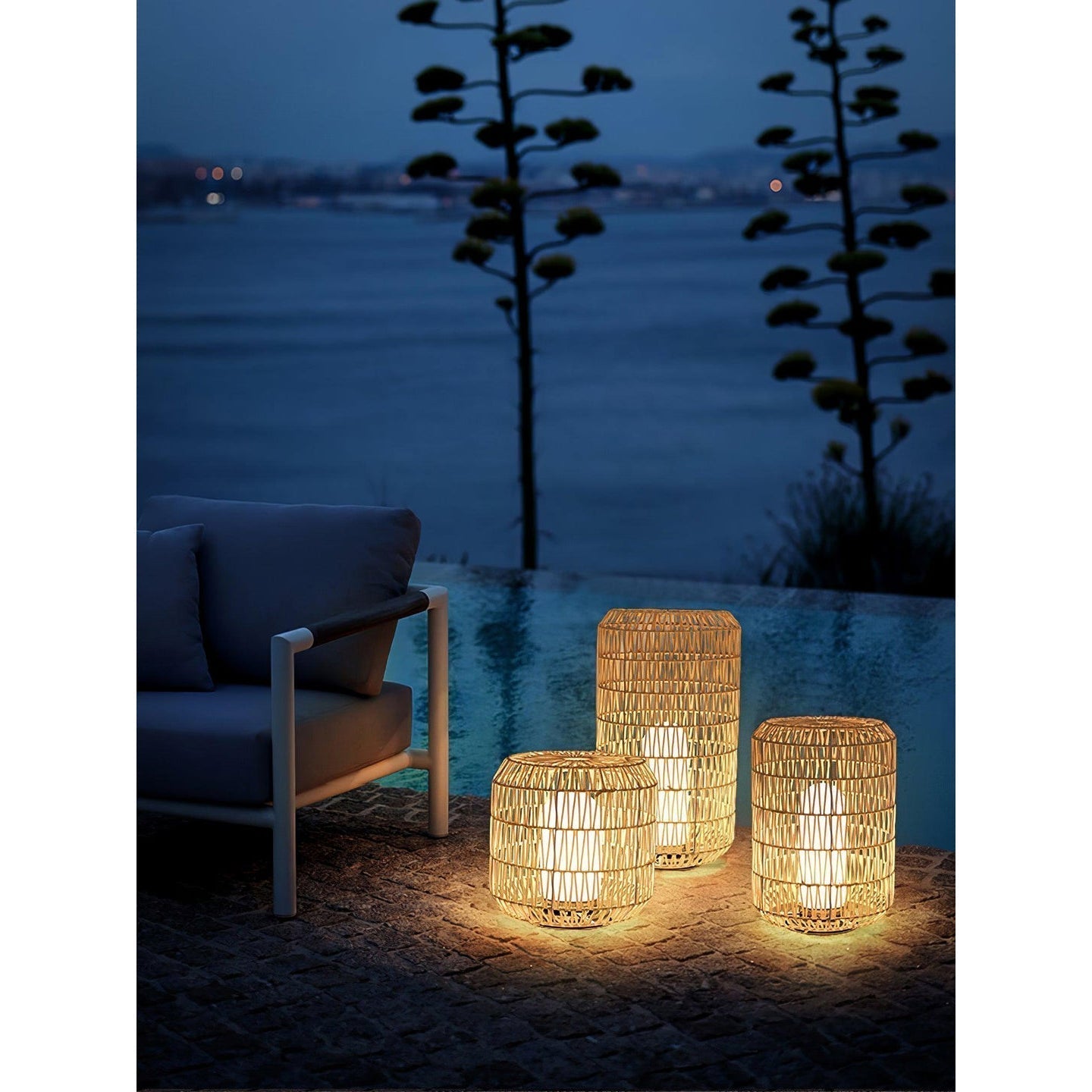 Velaleria Outdoor Light