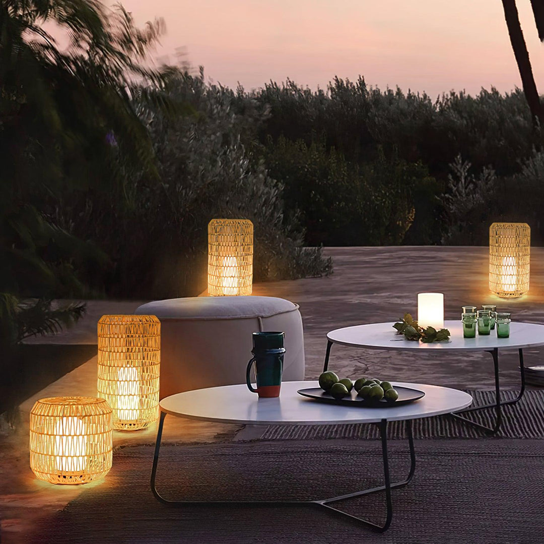 Velaleria Outdoor Light