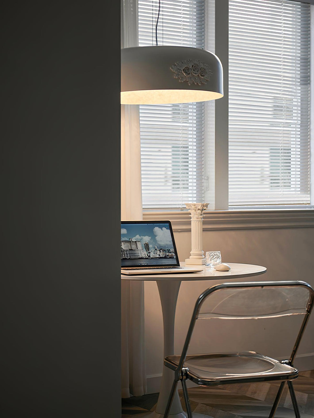 Vilaeos Minimalist Resin Wall Light