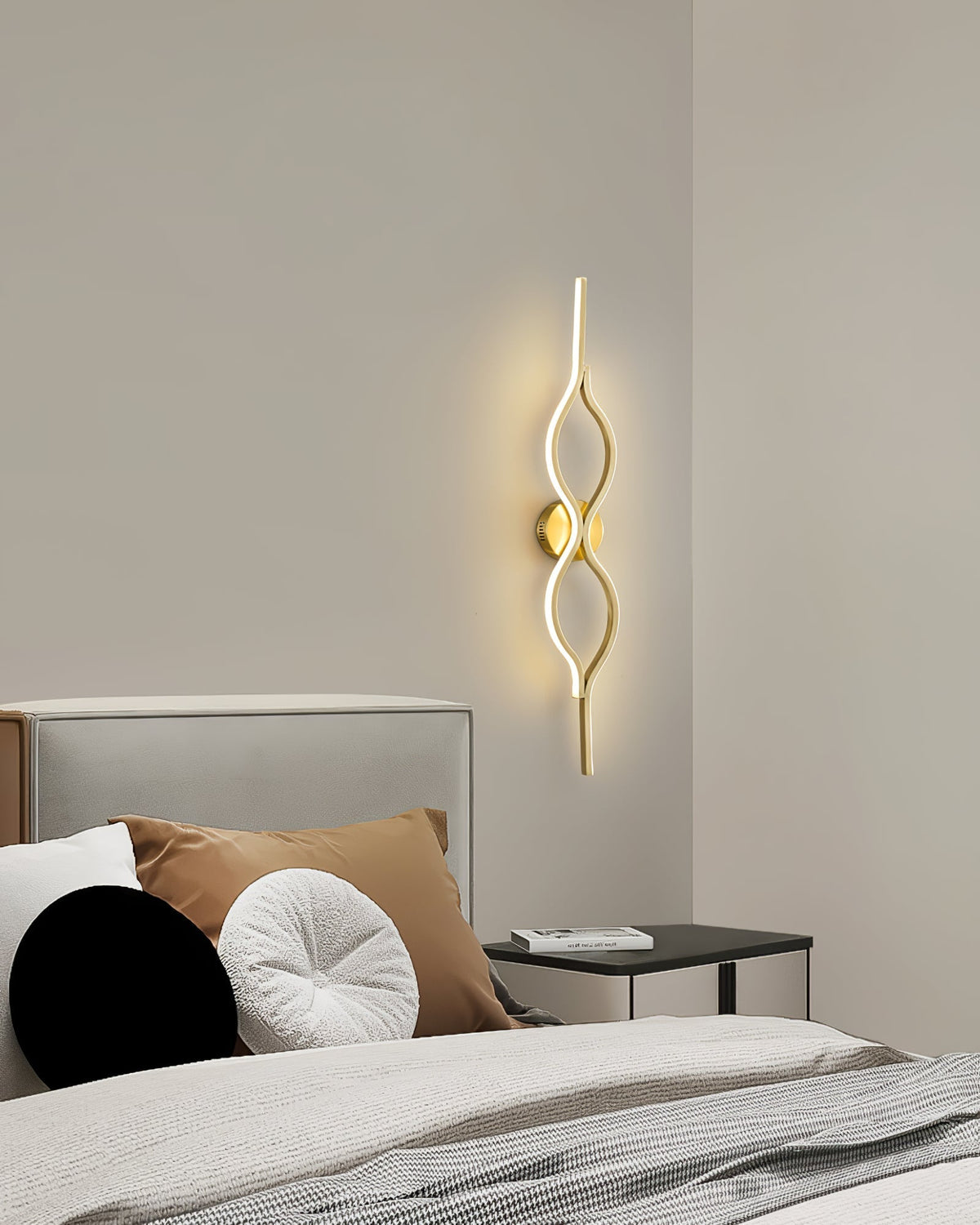 Myvenen Classic Twist Brass Wall Light