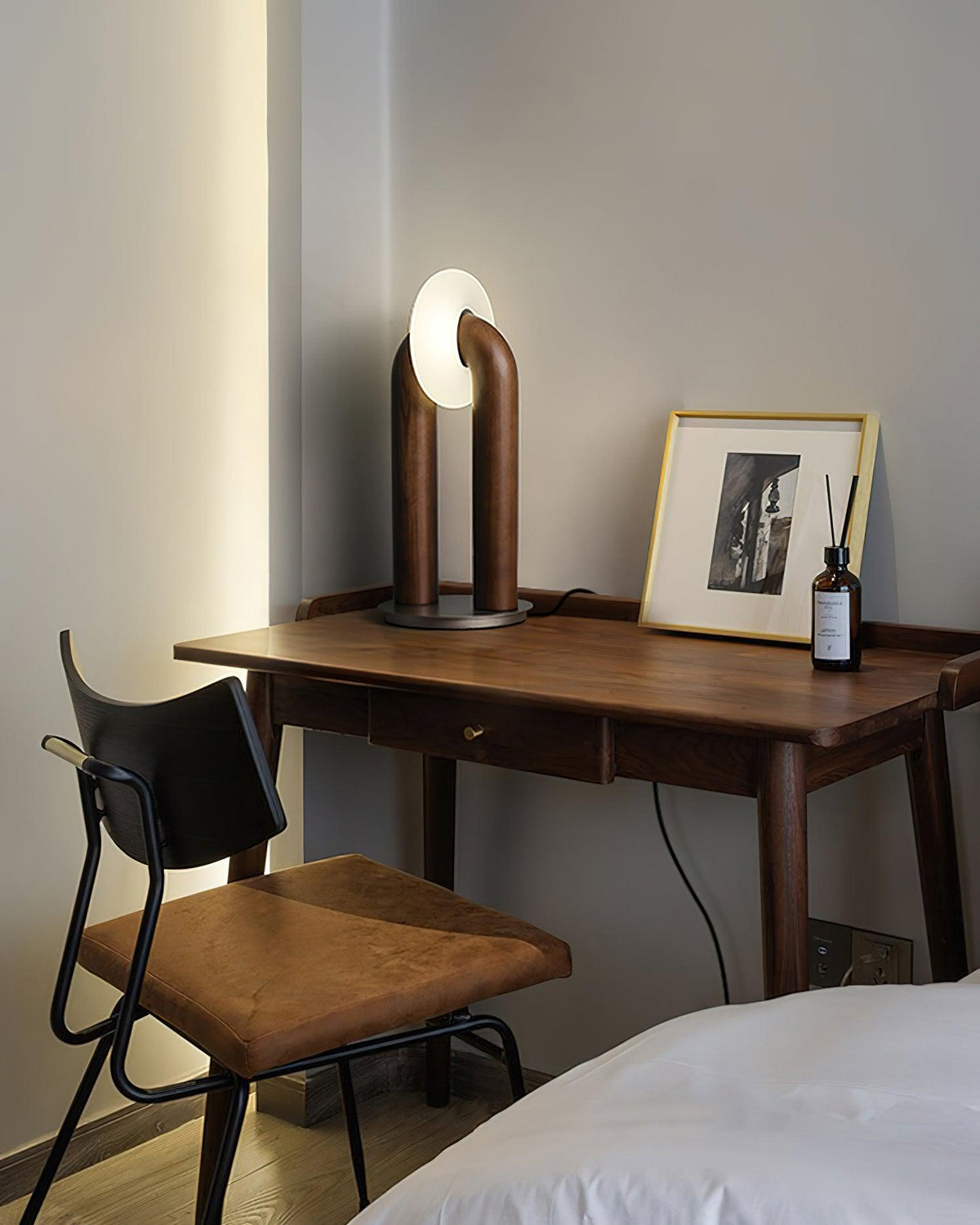 Elvelelia Vintage Wood Table Lamp