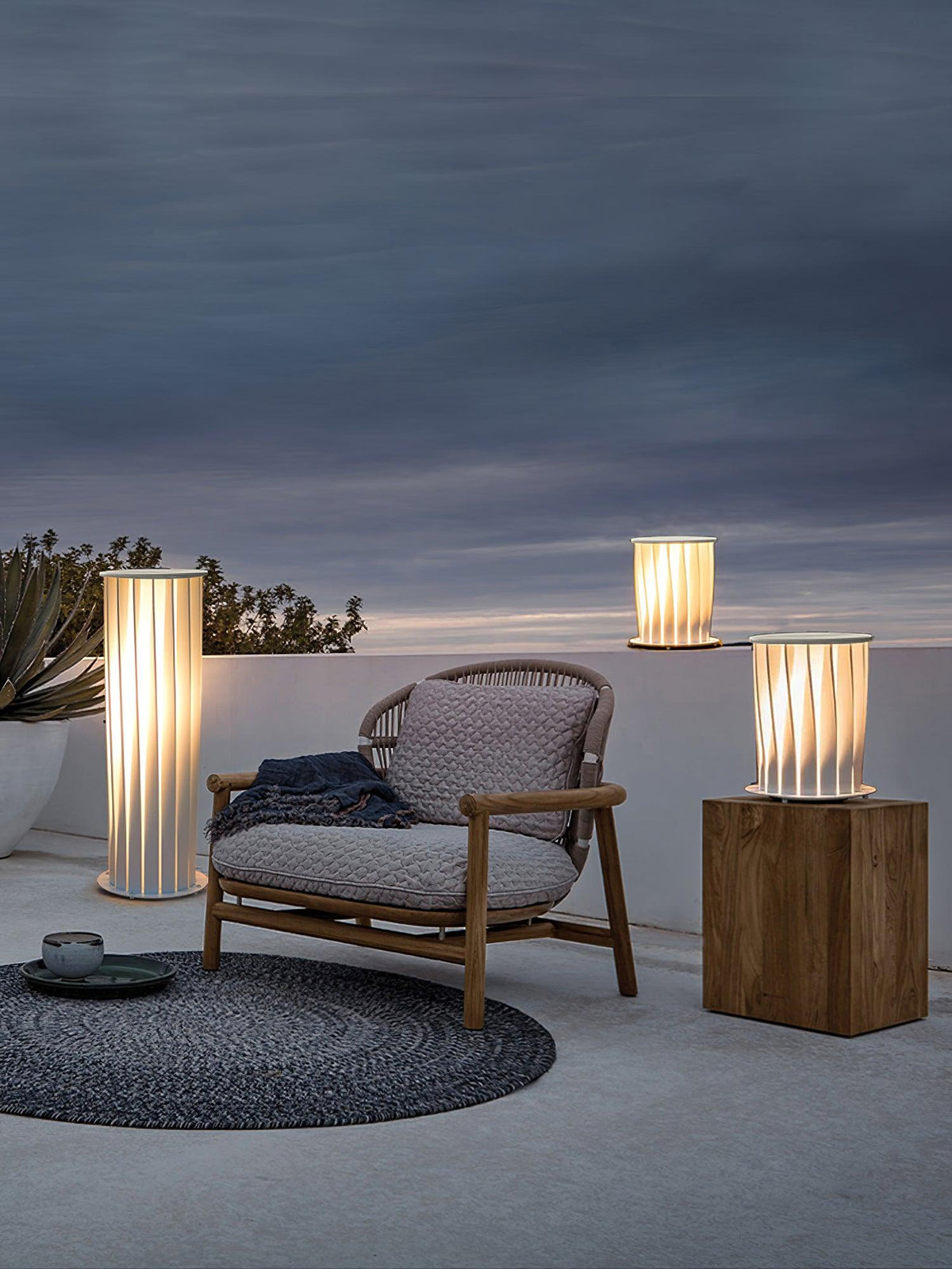 Veliria Acrylic Outdoor Light