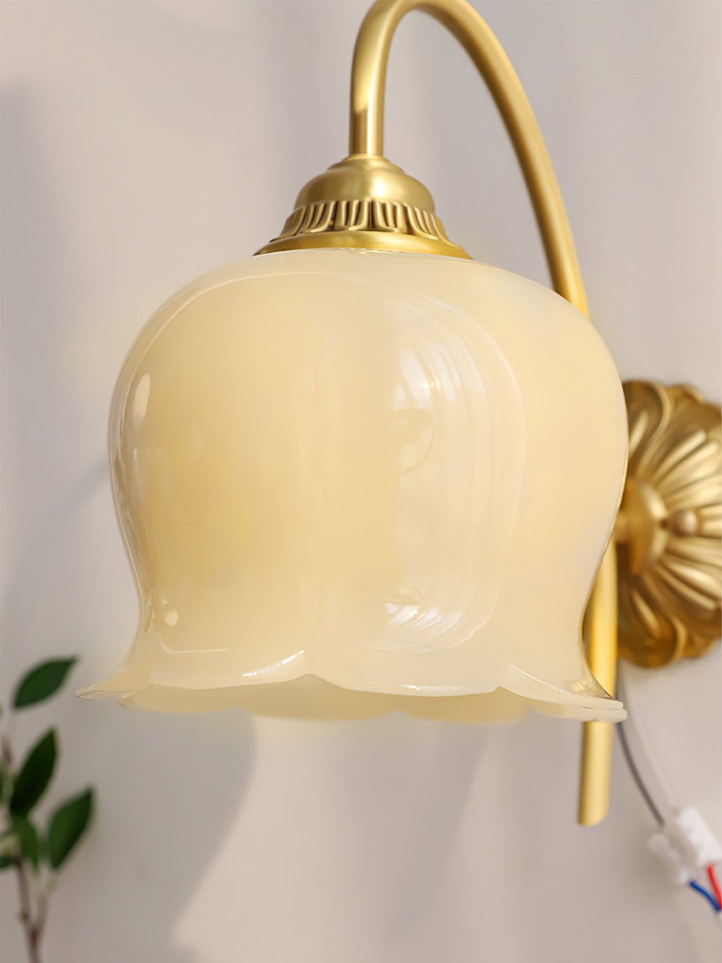 Dazell Art Flower Brass Resin Wall Lamp