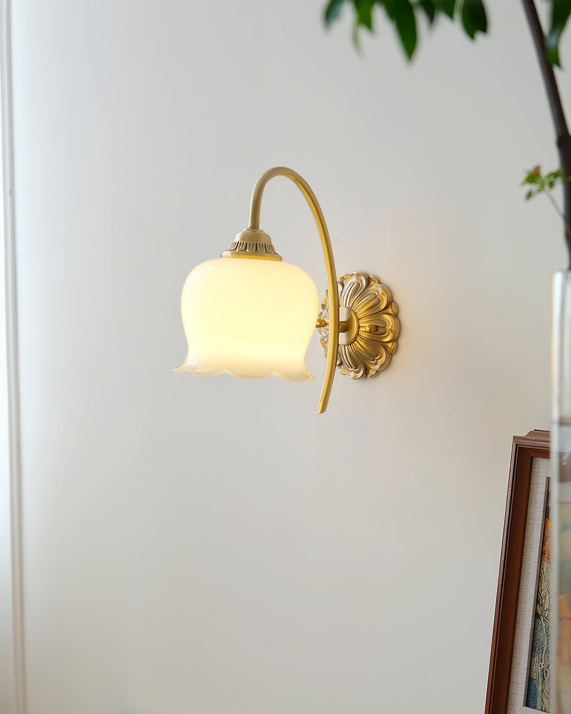 Dazell Art Flower Brass Resin Wall Lamp