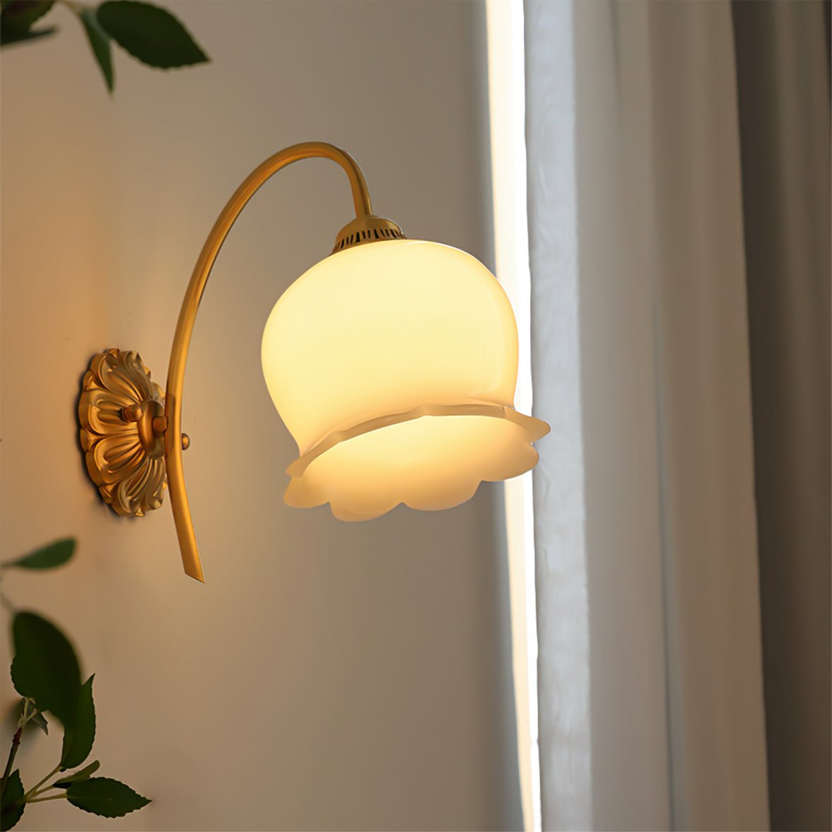 Dazell Art Flower Brass Resin Wall Lamp