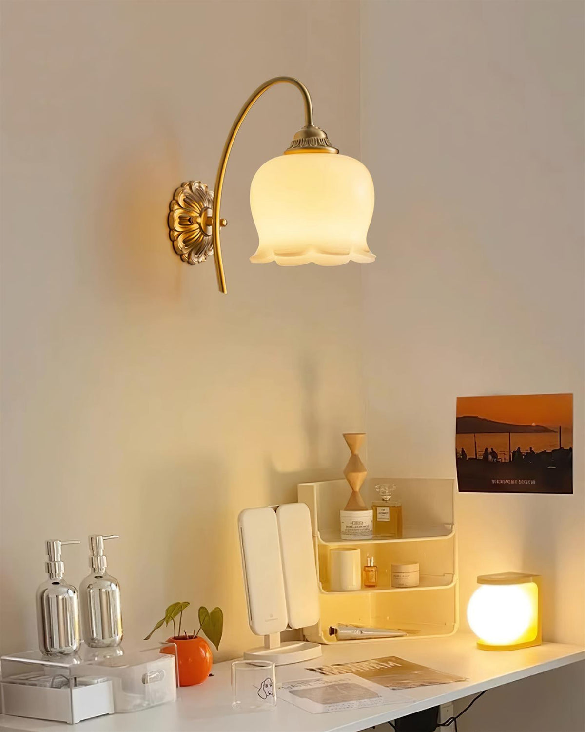 Dazell Art Flower Brass Resin Wall Lamp