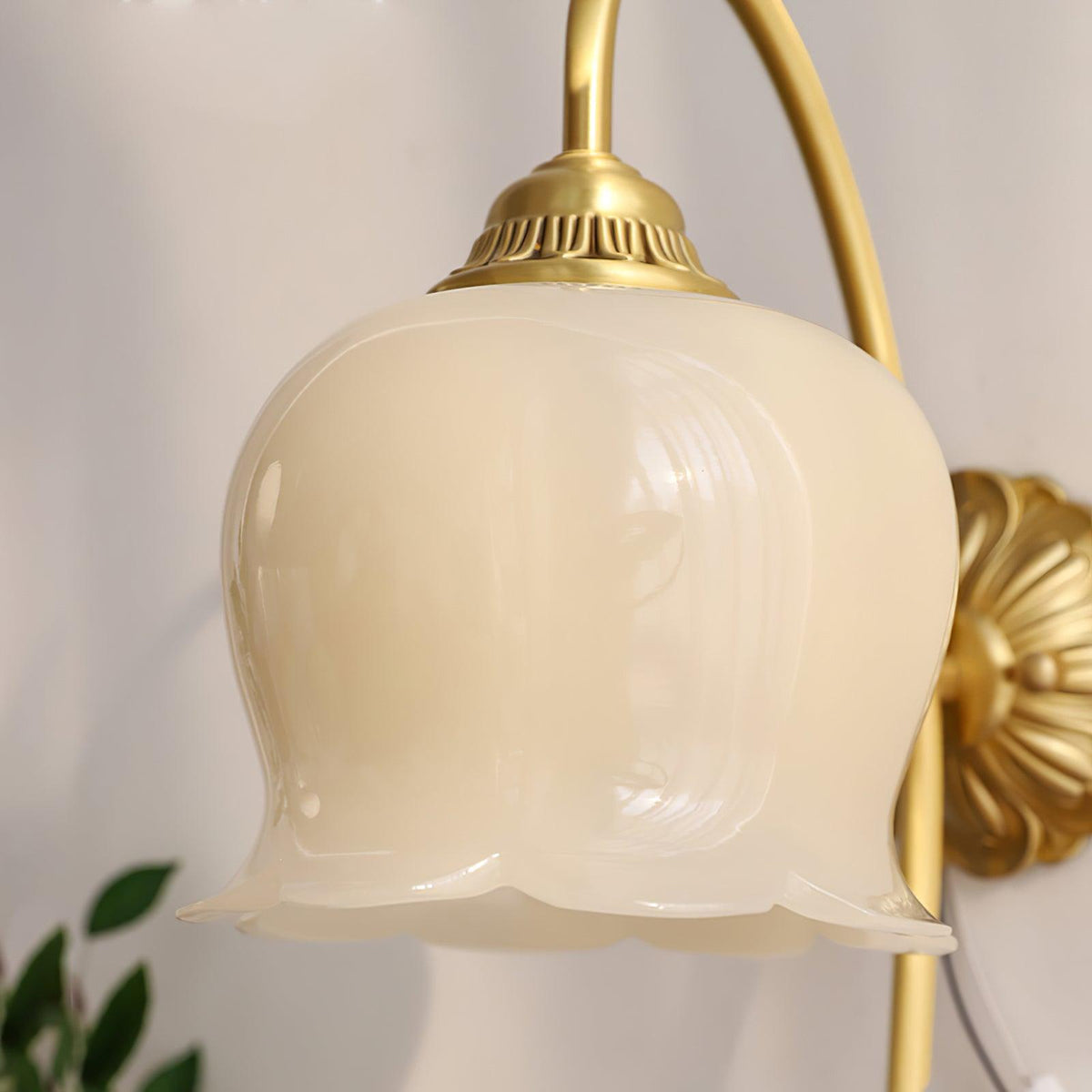 Dazell Art Flower Brass Resin Wall Lamp