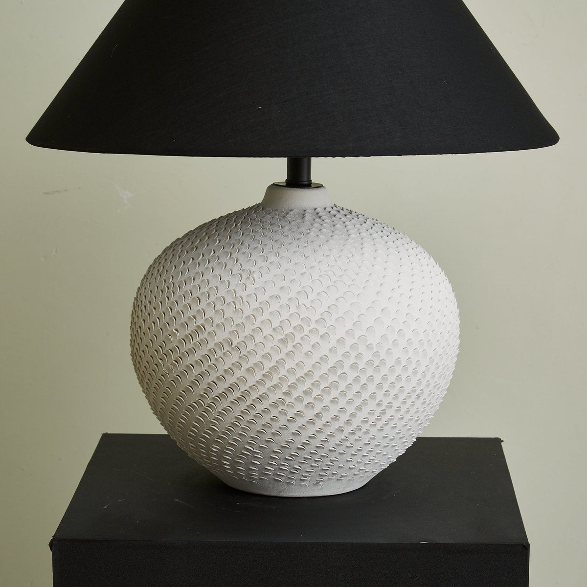 Elaarelle Minimalist Ceramics Table Lamp
