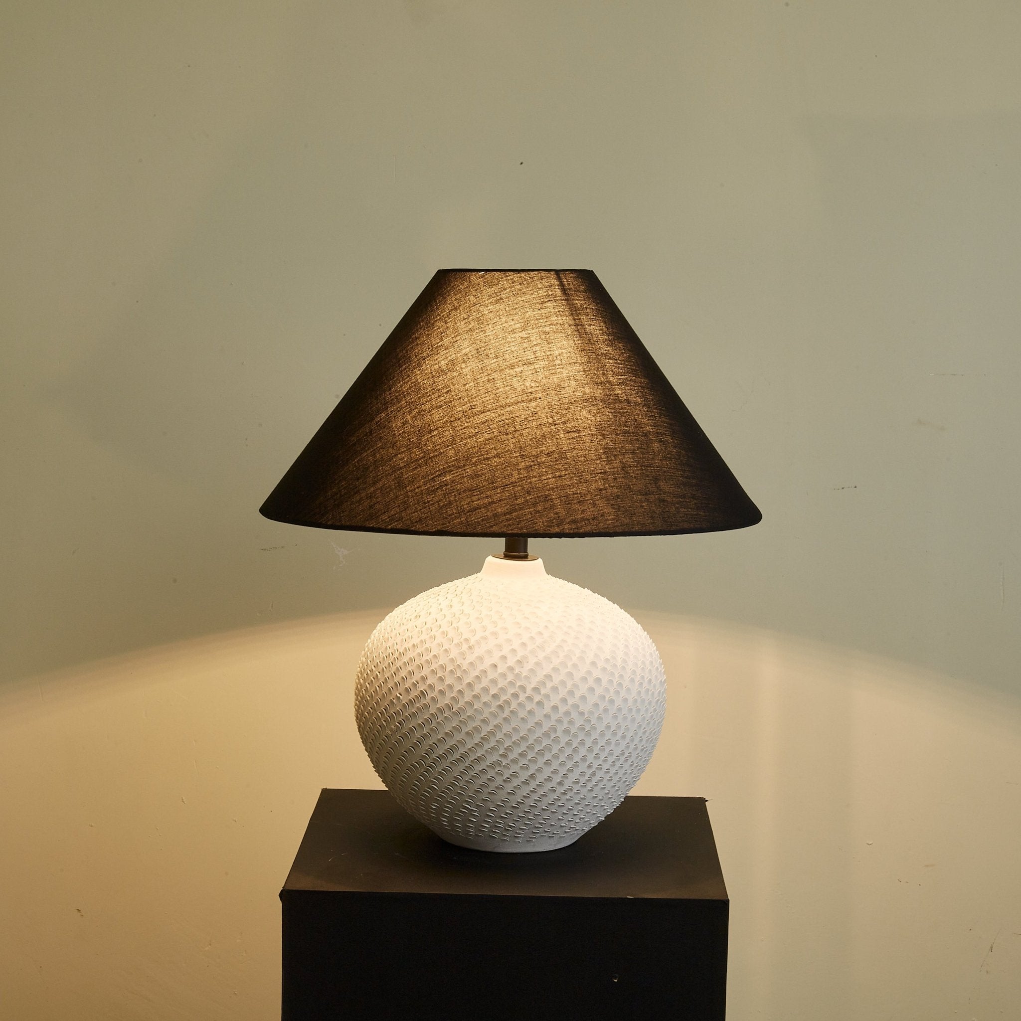Elaarelle Minimalist Ceramics Table Lamp